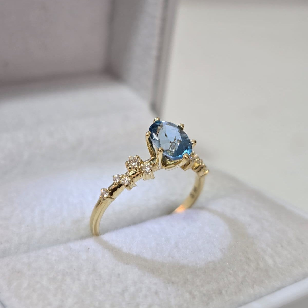 Anillo con piedra natural TOPACIO