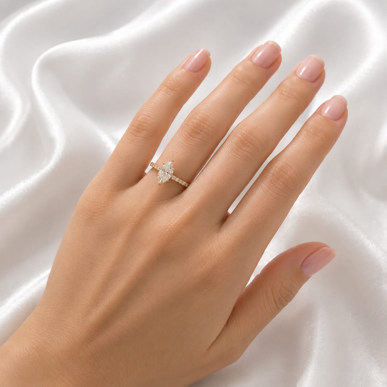 Anillo  de compromiso con moissanite Bella Aurora