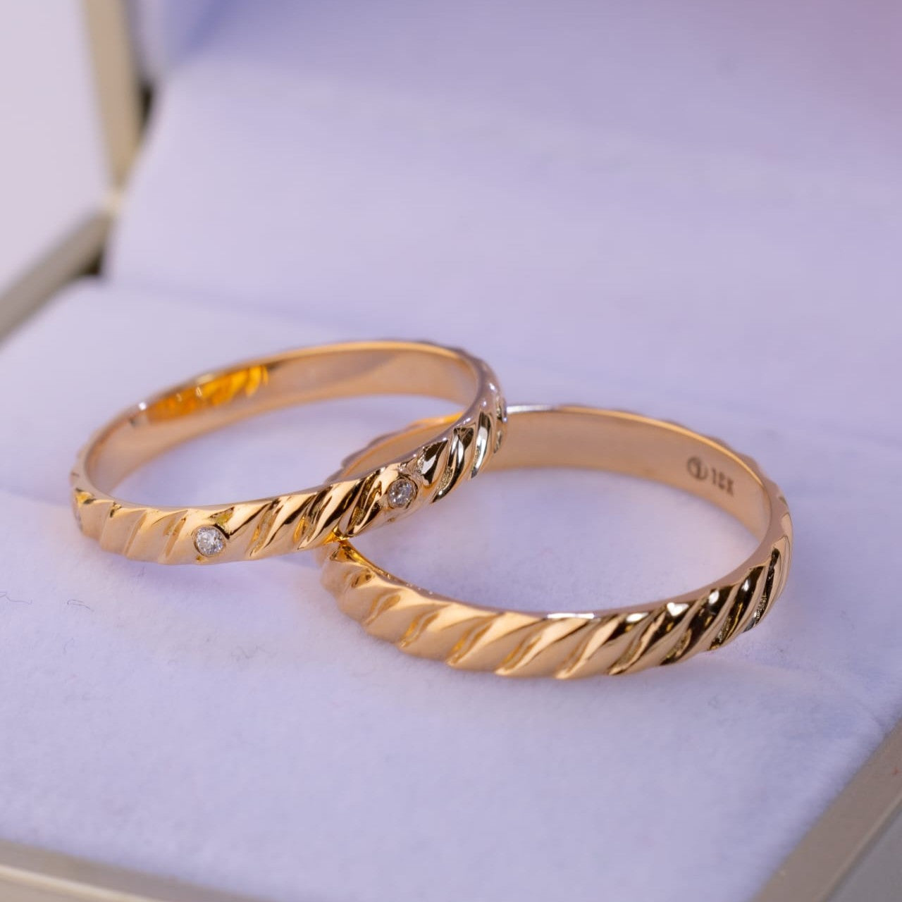 Aros de boda 18k Lazos de amor con brillo