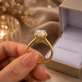 Anillo de compromiso con moissanite brillo y luz