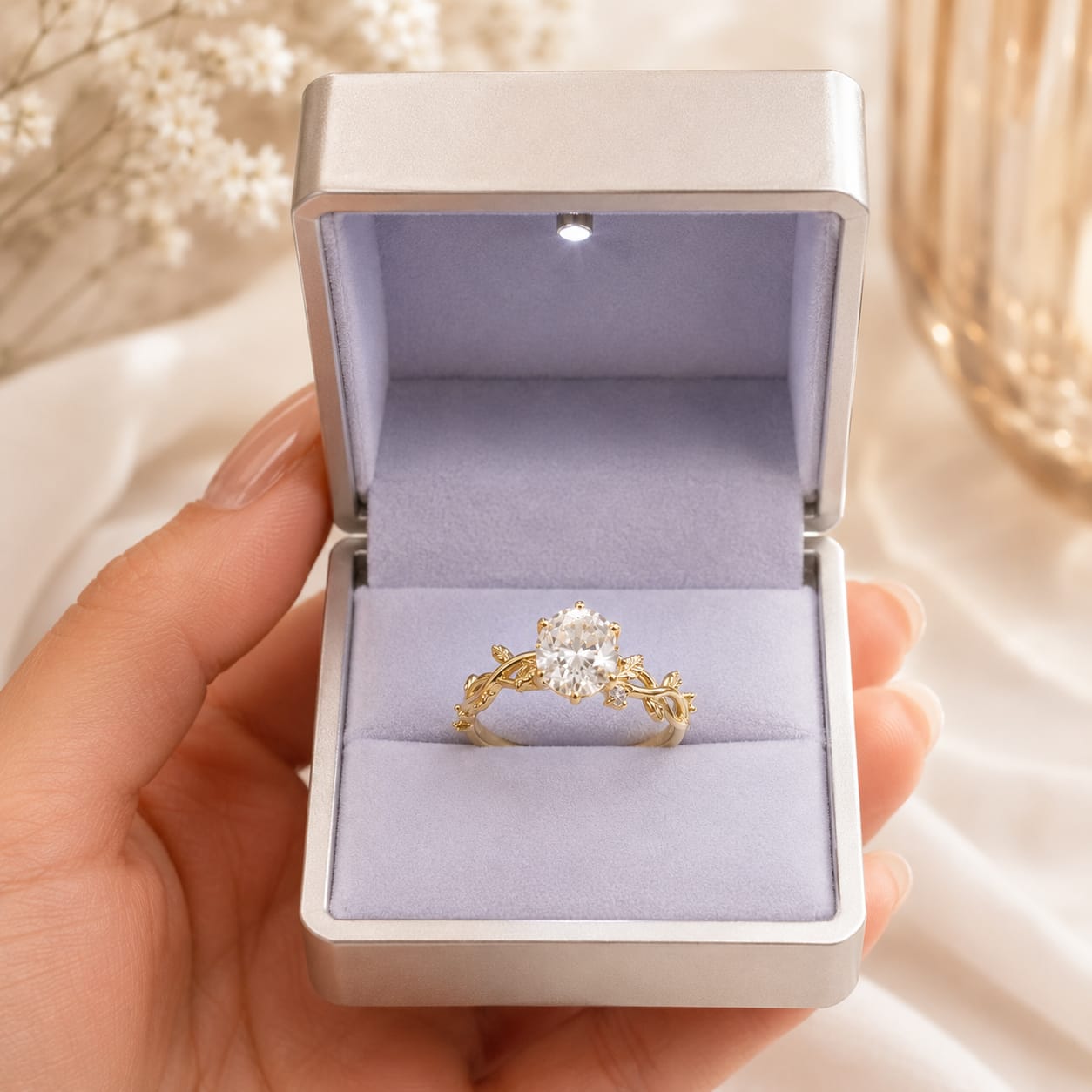 Anillo de compromiso  Hojas de vida con piedra  moissanite
