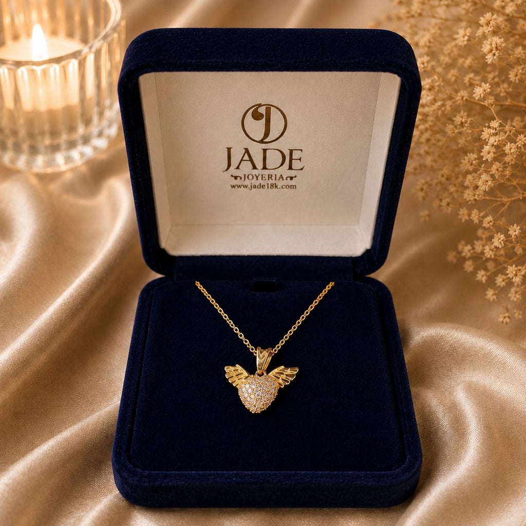 Dije corazón con Alas con Moissanite
