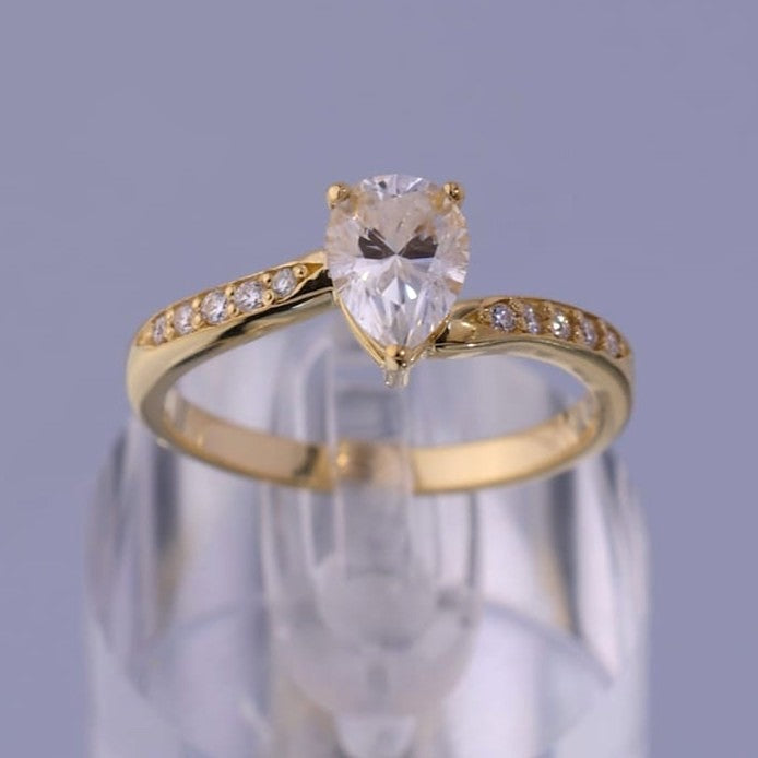 Anillo de compromiso con moisanitas Gotas de amor