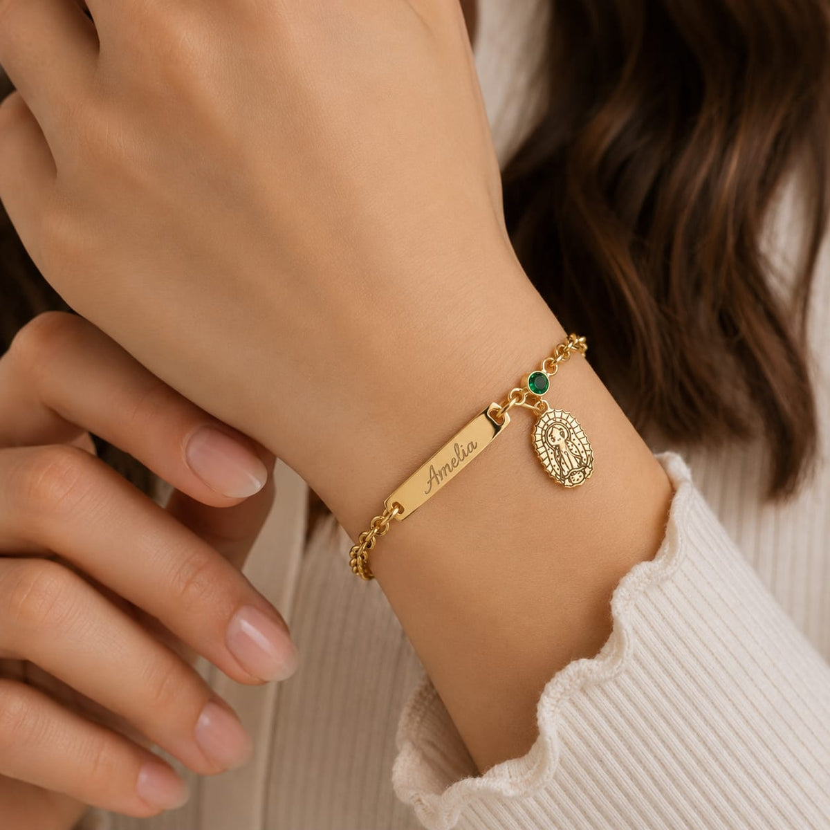 Pulsera placa con virgencita en oro 18k – Jade18k (vista 2)
