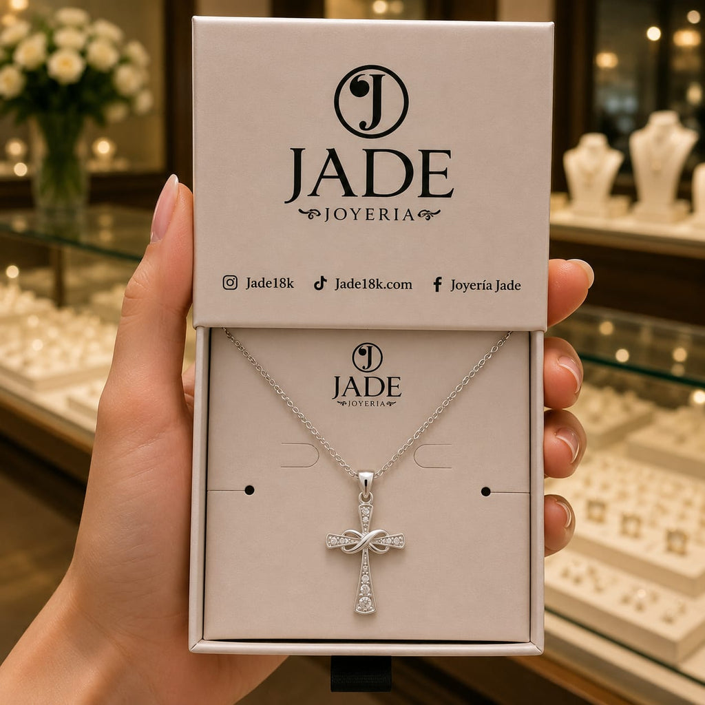 Dije de Cruz Lucía en plata ley