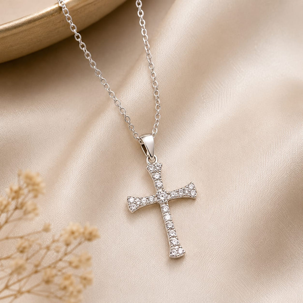 Dije de plata, cruz brillante