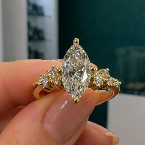 Anillo de compromiso con Diamante de Laboratorio Esmeralda