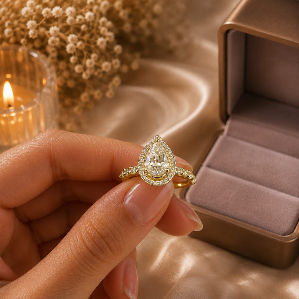 Anillo de Compromiso con Diamante de Laboratorio Halo