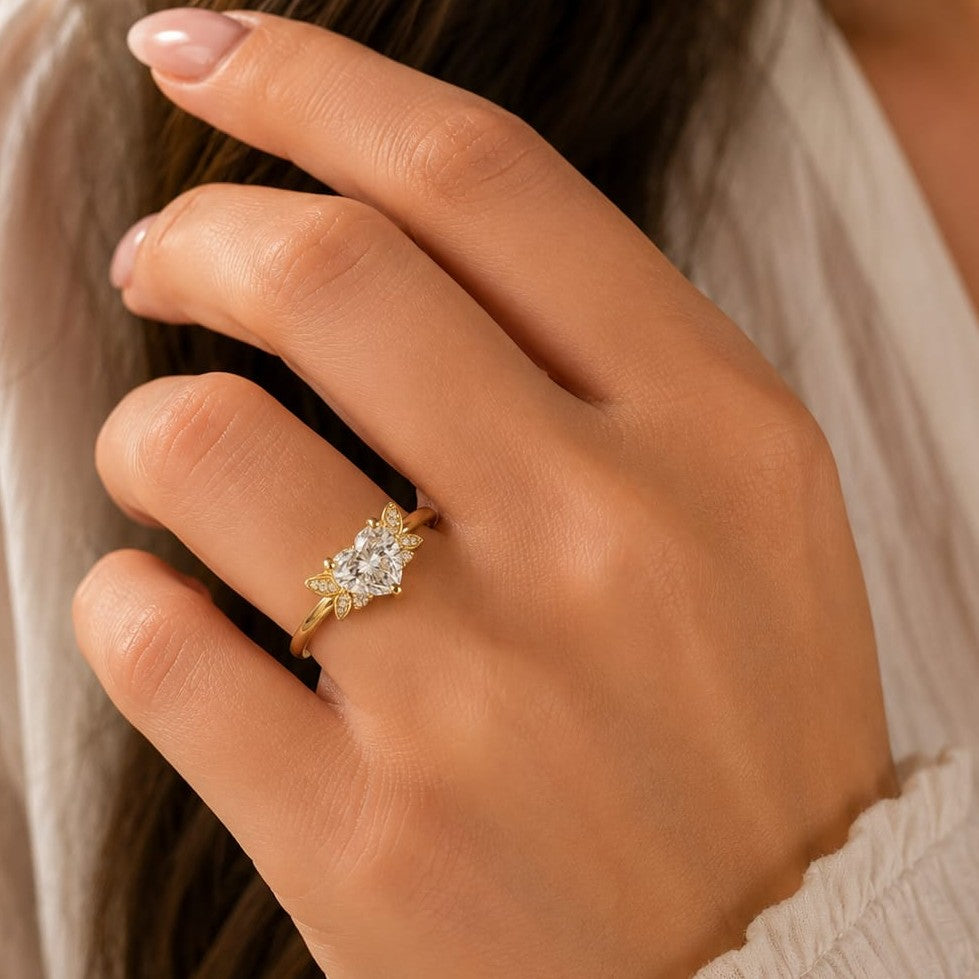 Anillo con Diamante de Laboratorio Corazon