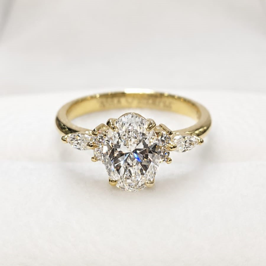 Anillo de Compromiso con Diamante de Laboratorio Novia