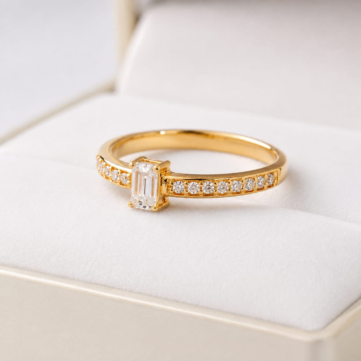 Anillo de Compromiso con Diamante de Laboratorio Génesis