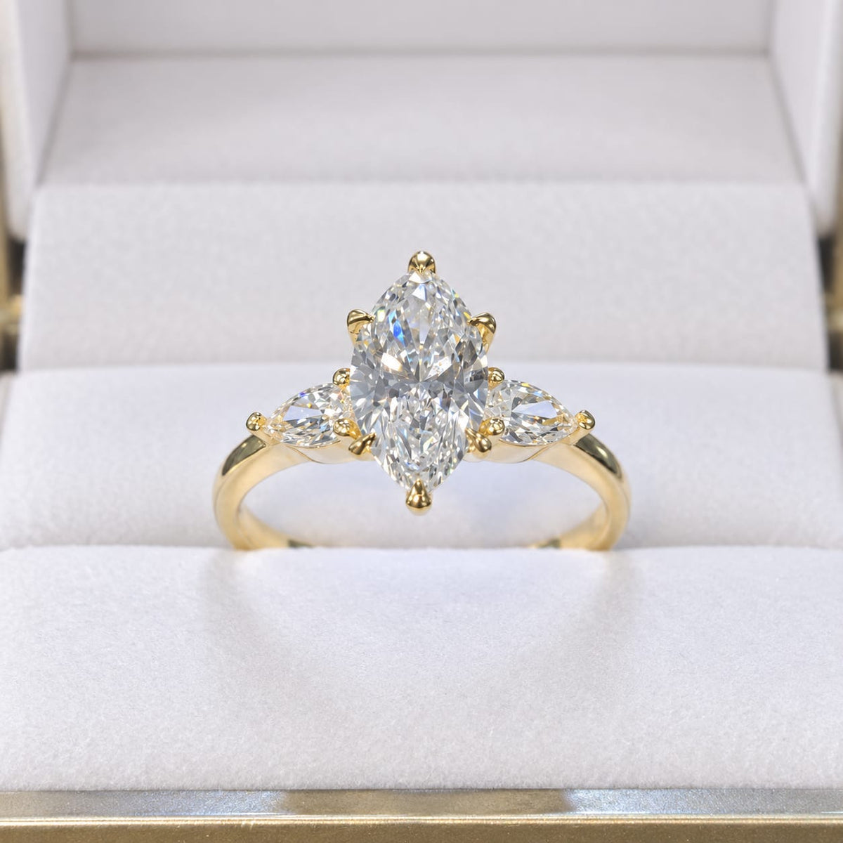 Anillo de Compromiso con Diamante de Laboratorio Lumière