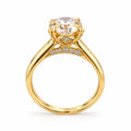 Anillo de compromiso con moissanite brillo y luz