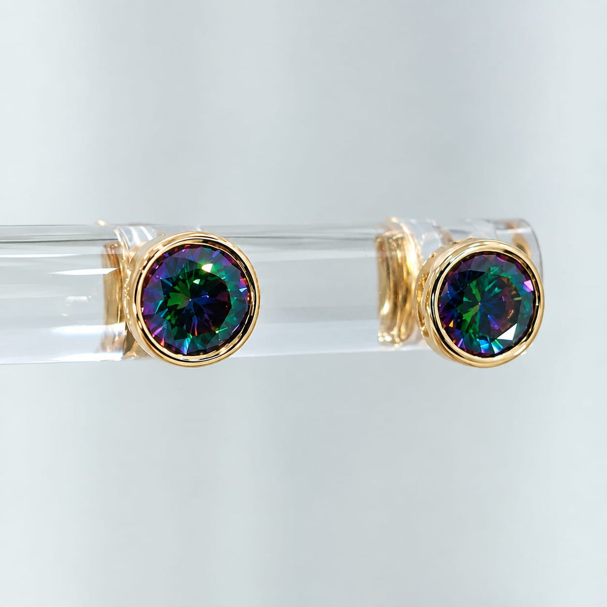 Aretes con piedras tornazoladas