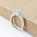 Anillo piedra cuadrada en plata.