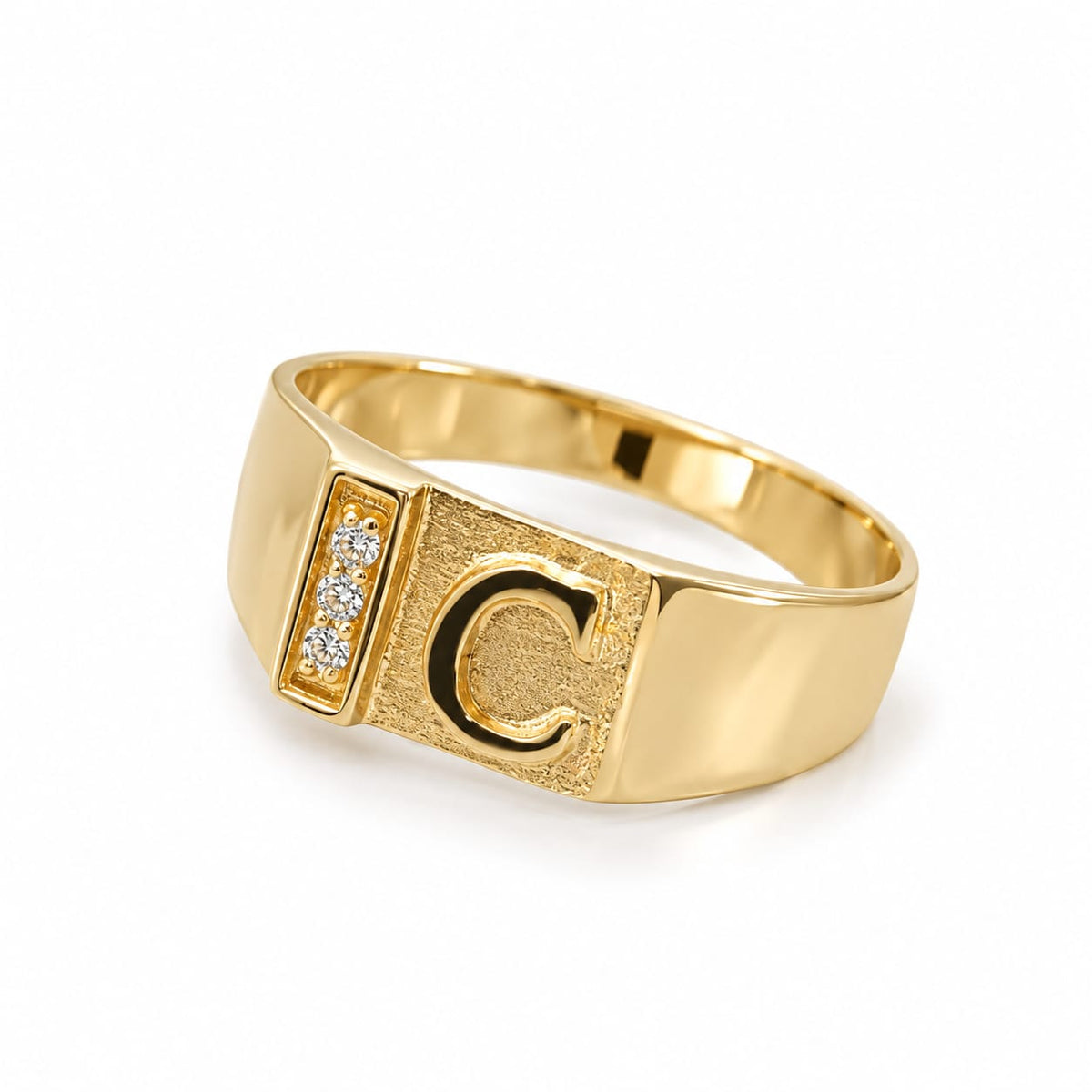 Anillo con letra de inicial