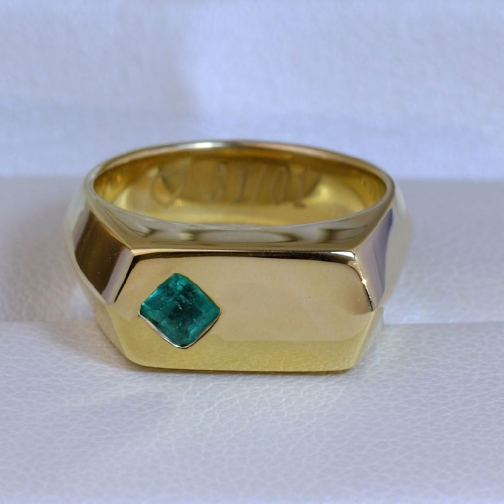 Chevelier en oro 18k con piedra natural esmeralda