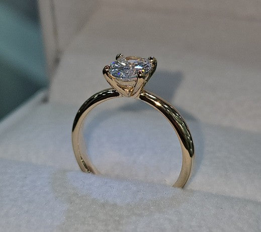 Jade18k engagement ring in 18k orange gold with a round cubic zirconia stone. Classic solitaire design.