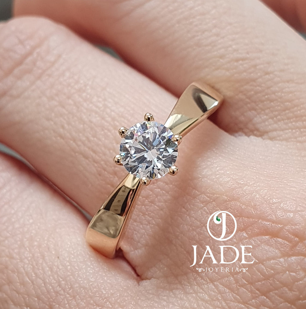 Jade18k Helena engagement ring in 18k orange gold with a round cubic zirconia stone and 4.5g weight.