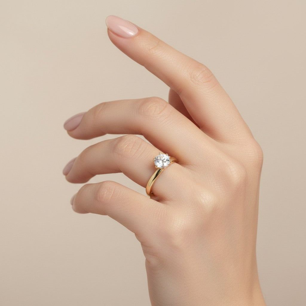 Jade18k Luisa engagement ring in 18k orange gold with a round-cut cubic zirconia stone.