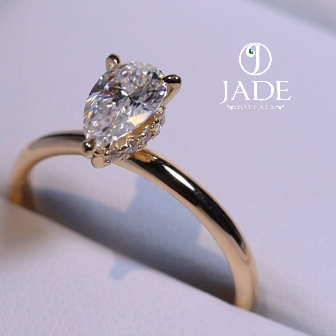Jade18k 18k orange gold engagement ring with pear-cut zircon stone and small diamonds on band.