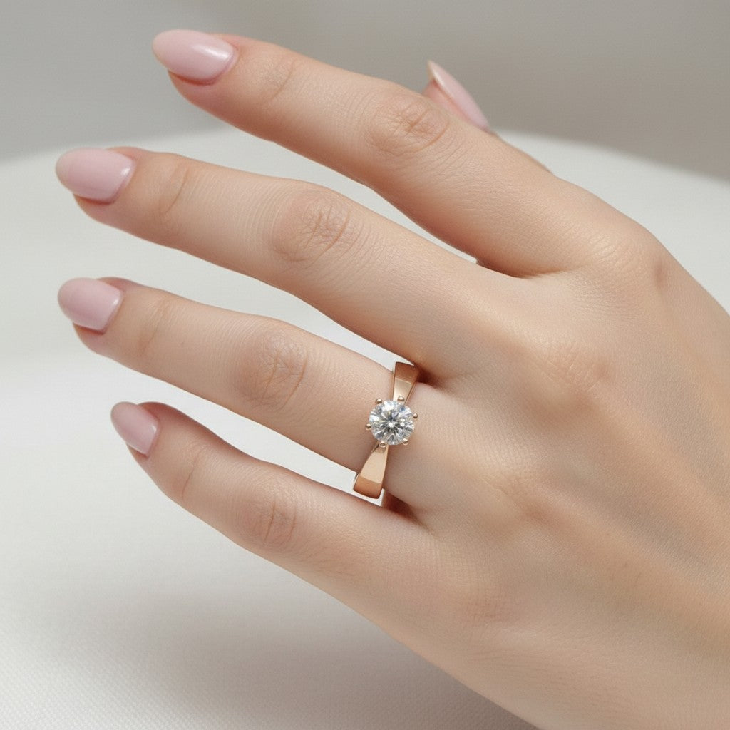 Jade18k Helena engagement ring in 18k orange gold with a round-cut zircon stone and 4.5g weight.