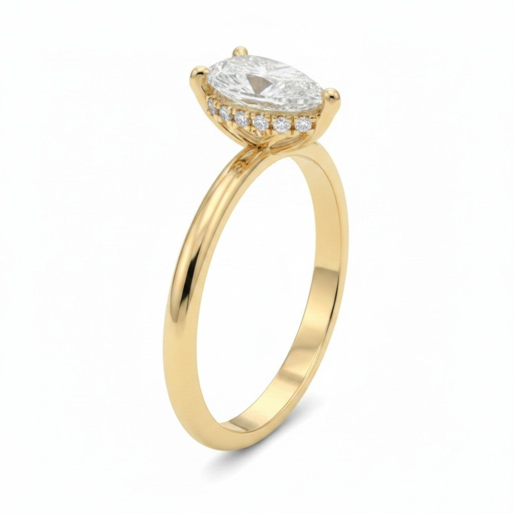 Jade18k Pegazo engagement ring in 18k orange gold with a pear-cut zircon stone and small accent stones.