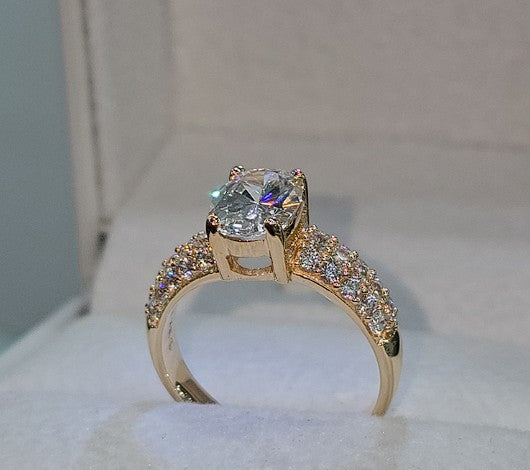 Jade18k Dominio Absoluto 18k orange gold ring with pave cubic zirconia band and large center stone.