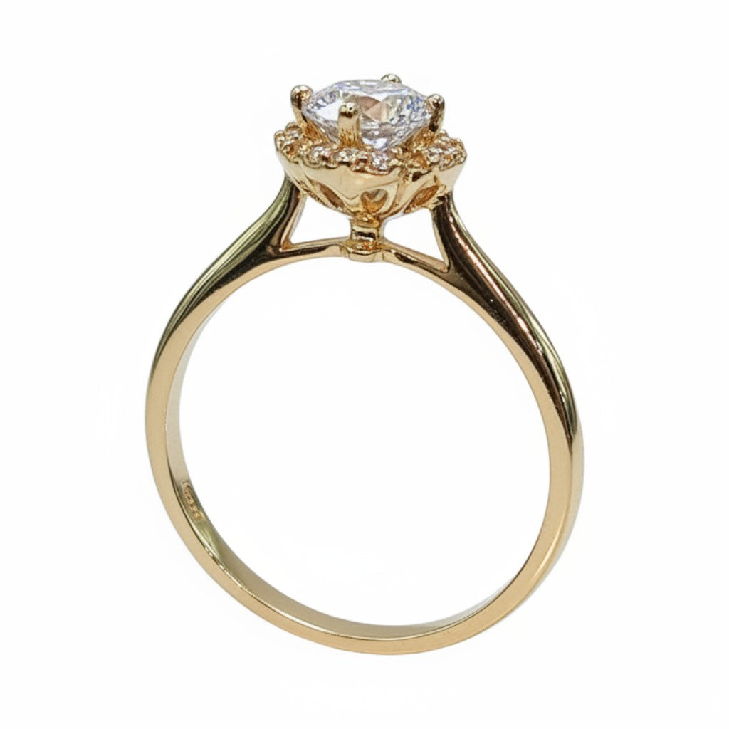 Jade18k La Llama de Gala ring in 18k orange gold with a central zircon stone surrounded by smaller stones.