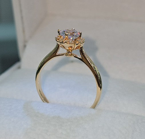 Jade18k 18k orange gold ring with a central round-cut zircon stone surrounded by smaller stones. Elegant halo design.