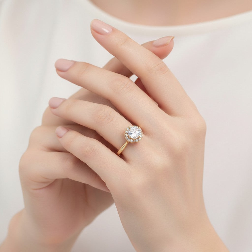 Jade18k La Llama de Gala 18k orange gold ring with a central zircon stone surrounded by smaller zircons.