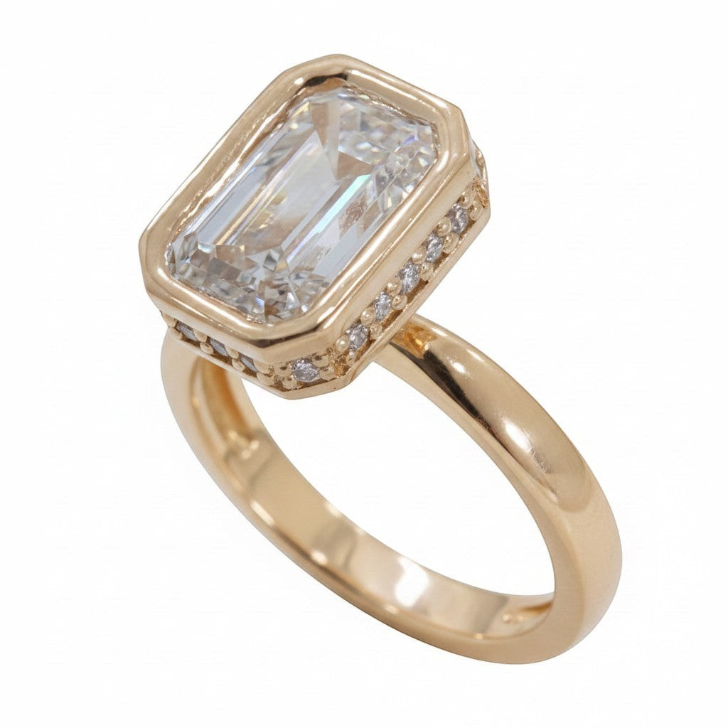Jade18k Fátima engagement ring in 18k rose gold with a large emerald-cut lab-grown diamond and smaller side diamonds.
