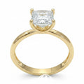 Jade18k Susy engagement ring in 18k yellow gold with a princess-cut cubic zirconia stone.