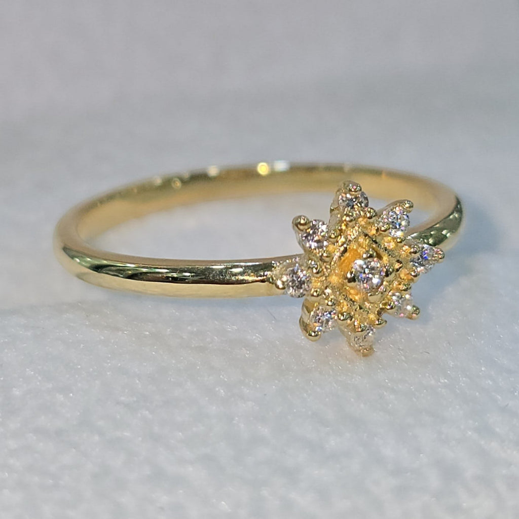 Jade18k yellow gold ring with a starburst moissanite design. 18k yellow gold band.