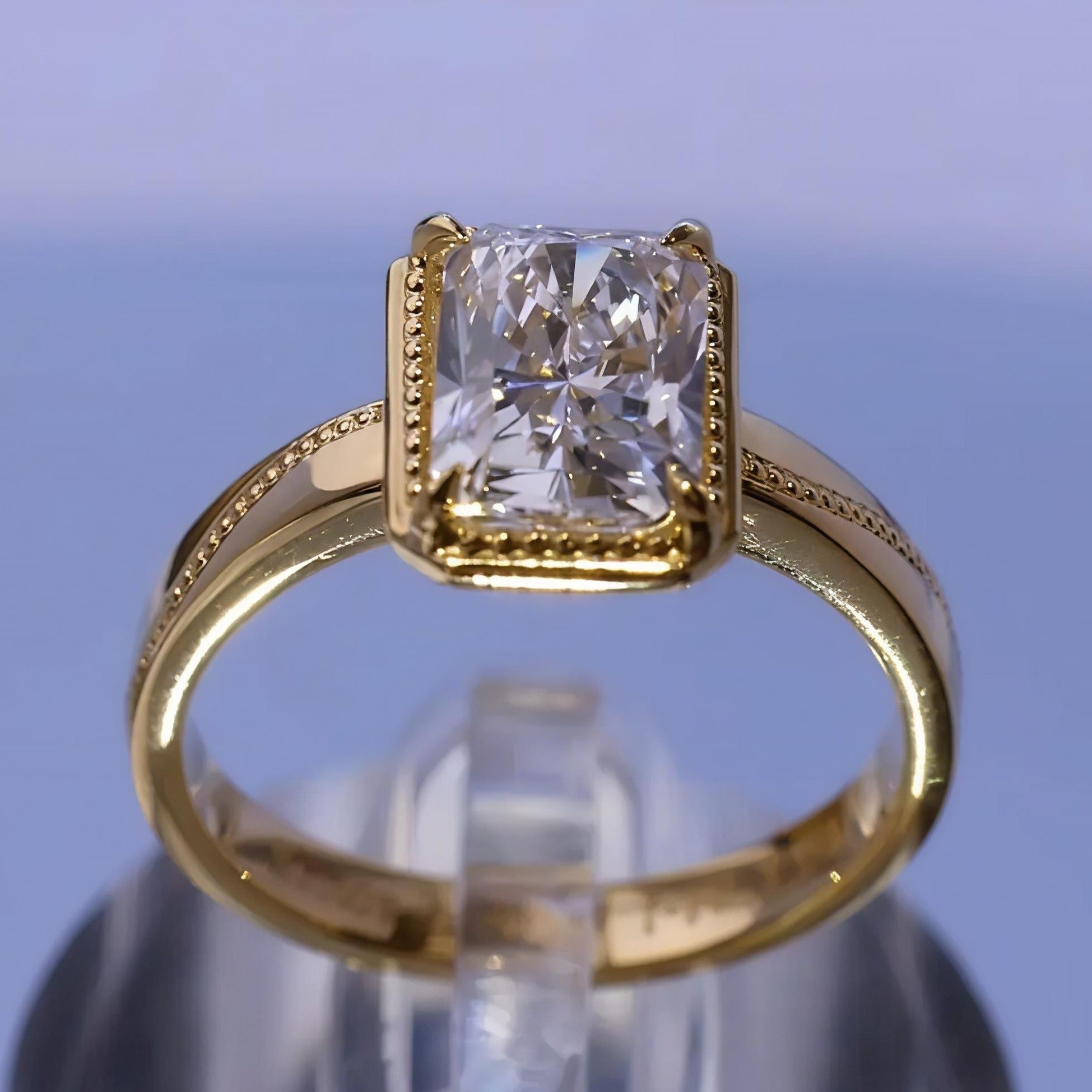 Anillo de Compromiso con Diamante de Laboratorio Celeste