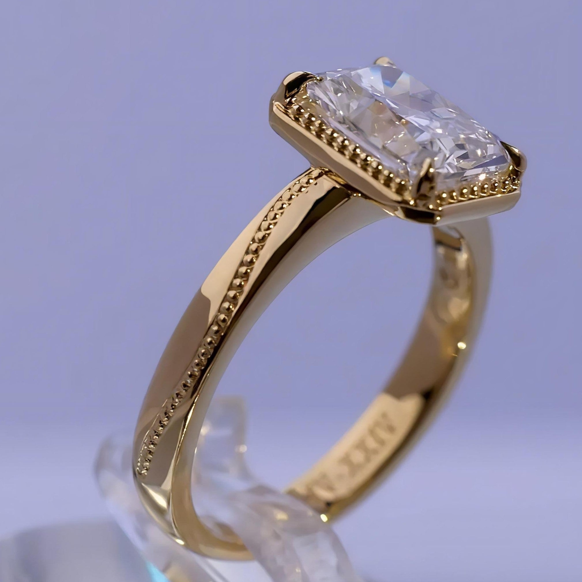 Anillo de Compromiso con Diamante de Laboratorio Celeste