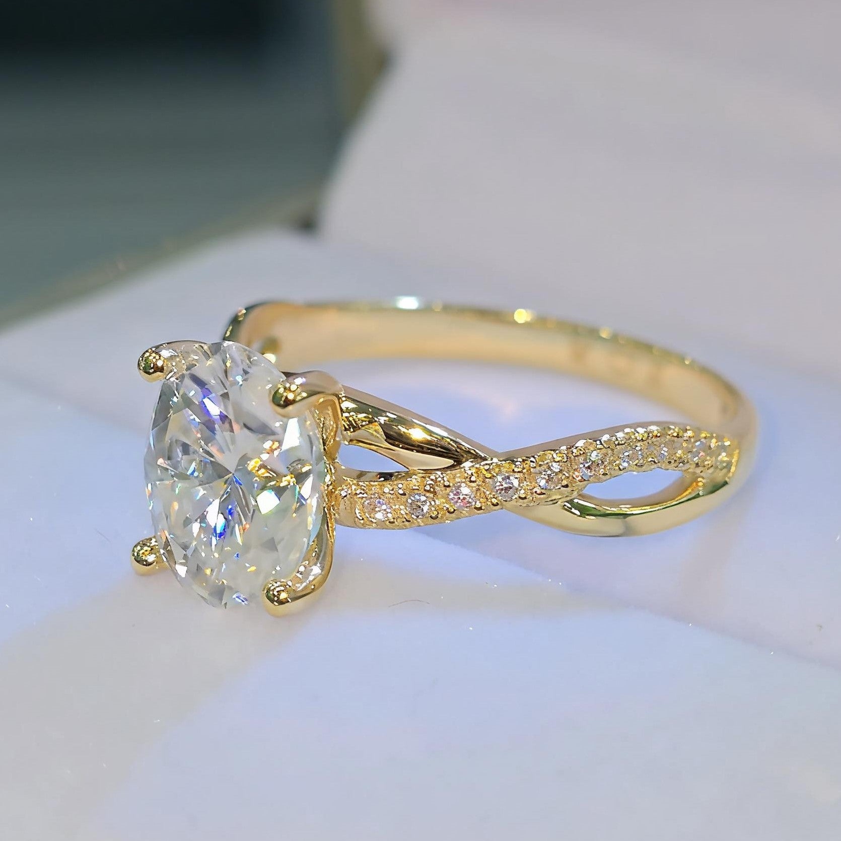 Anillo de Compromiso con Diamante de Laboratorio Fiorella