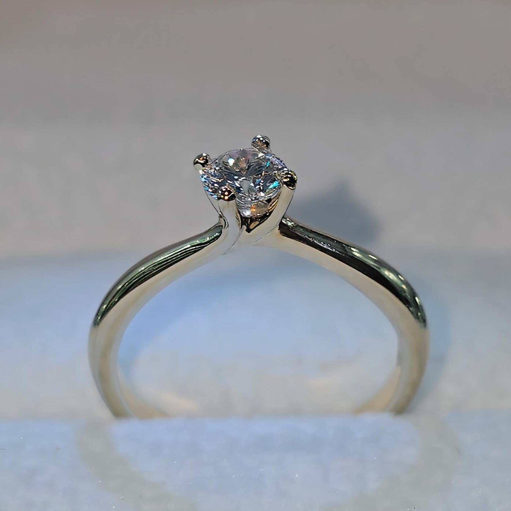 Anillo de compromiso  con Diamante de Laboratorio Celestia