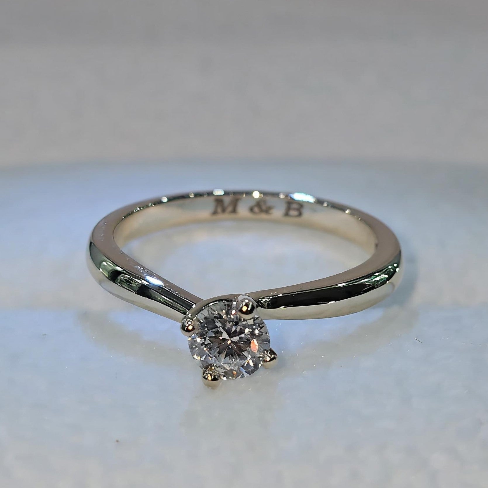 Anillo de compromiso  con Diamante de Laboratorio Celestia
