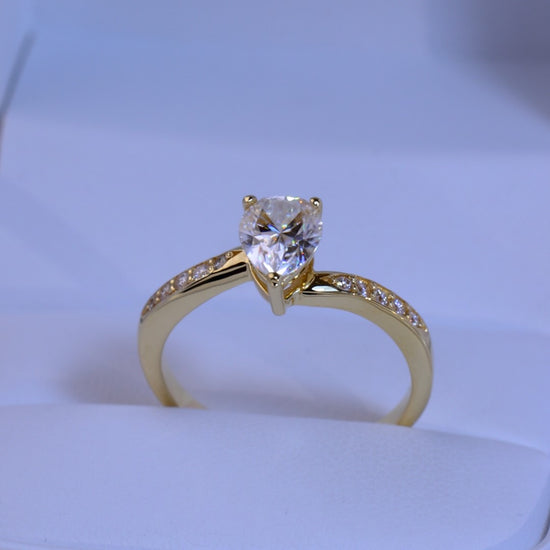 Anillo de compromiso con moissanitas Gotas de amor en oro 18k – Jade18k (vista 2)