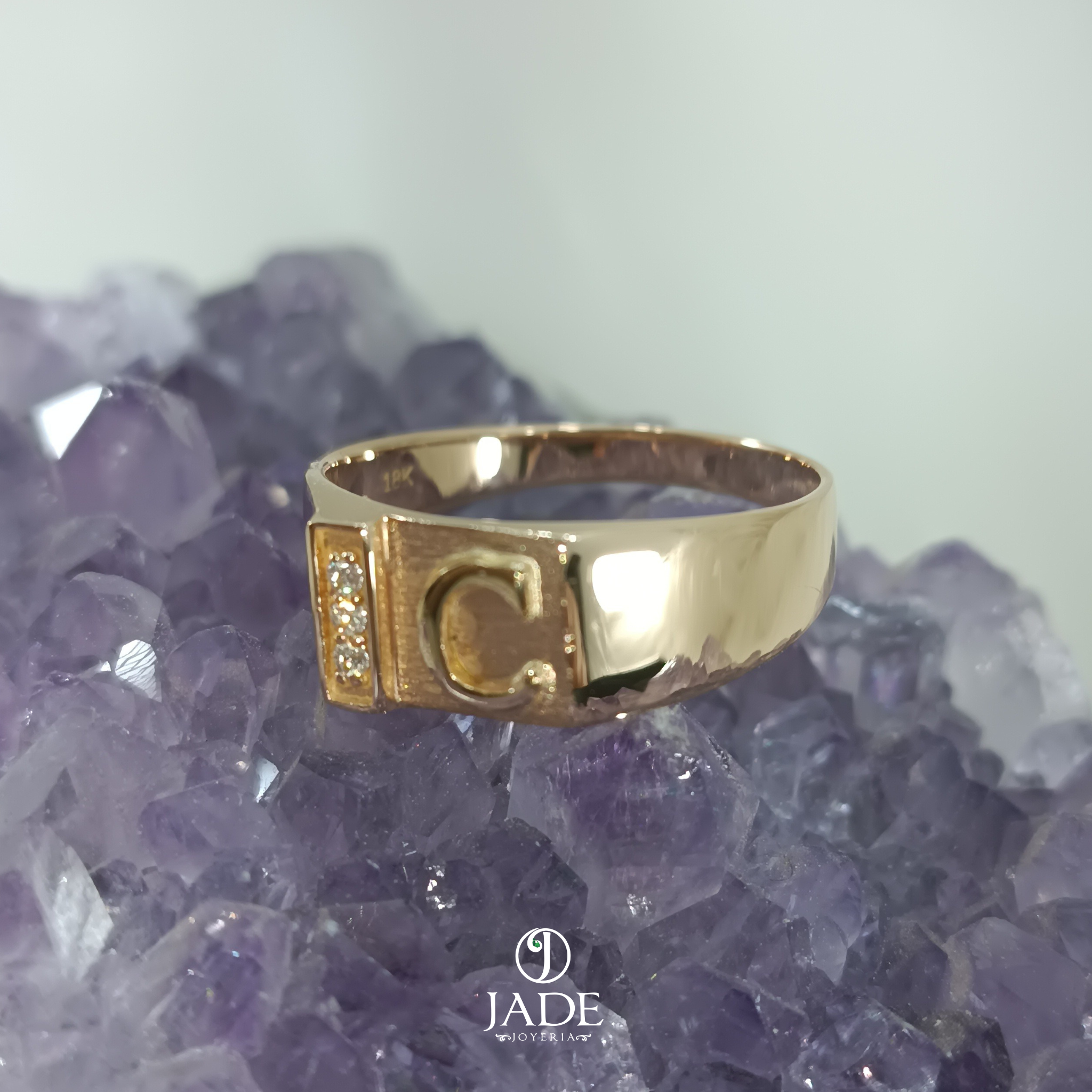 Anillo con letra de inicial