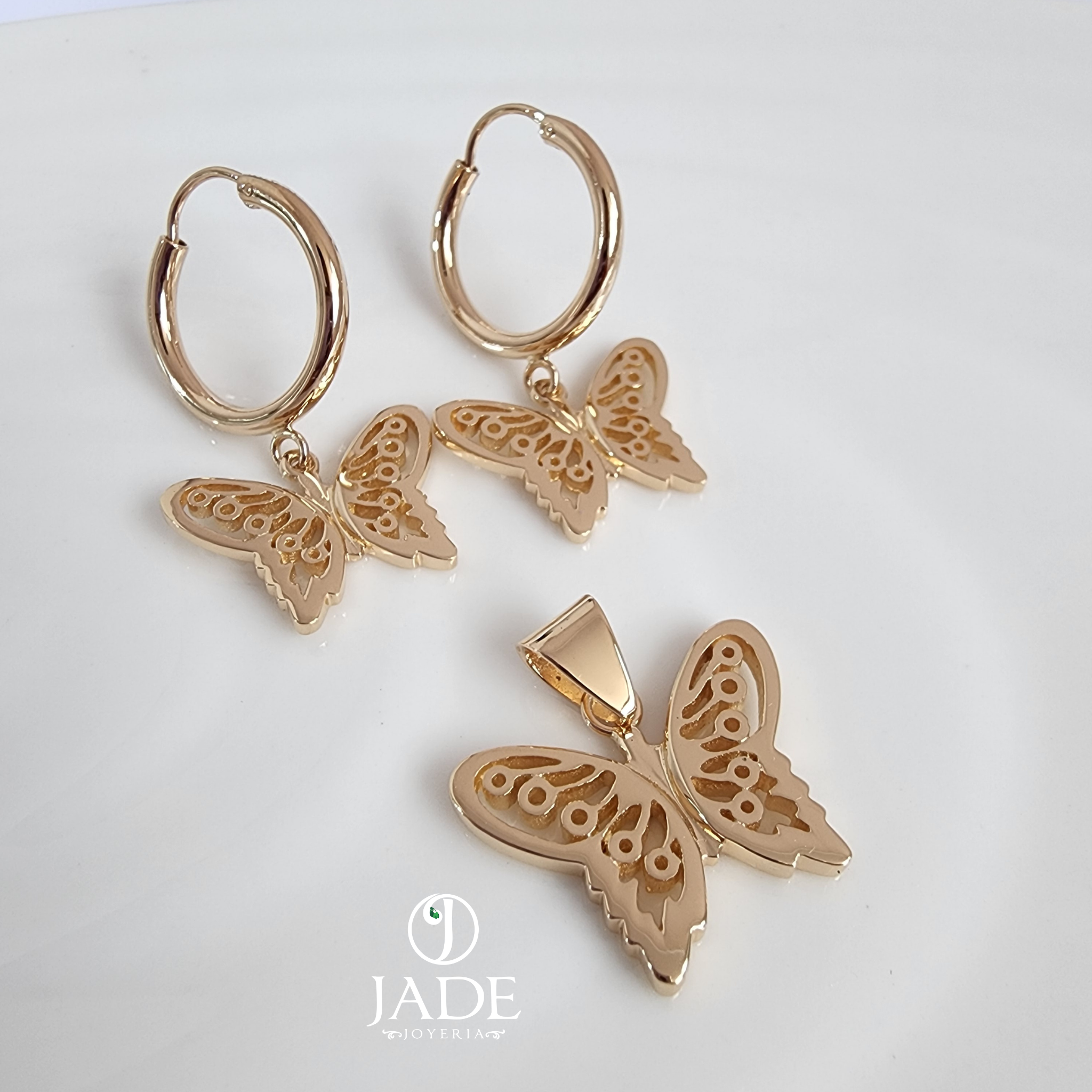 Juego de aretes mariposa y collar