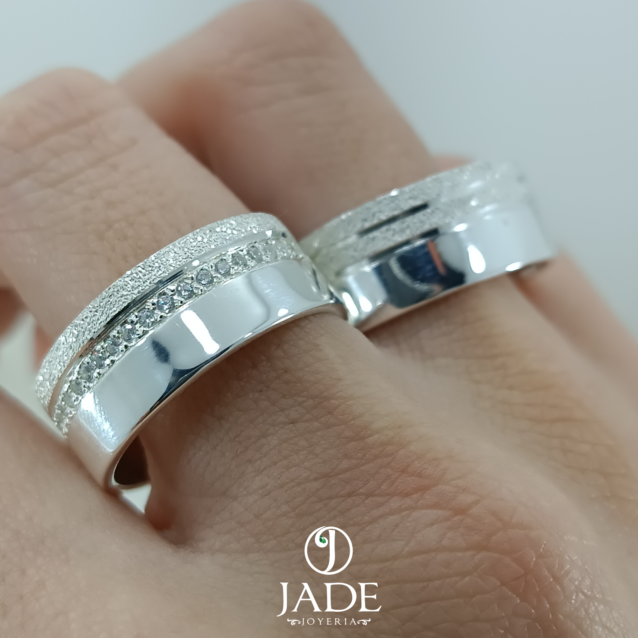 Aros de matrimonio diamantados con pedrería en plata ley