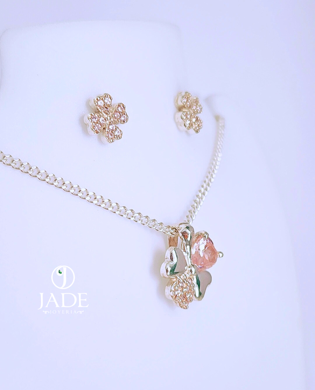 Juego de treból con piedra rosa en plata ley