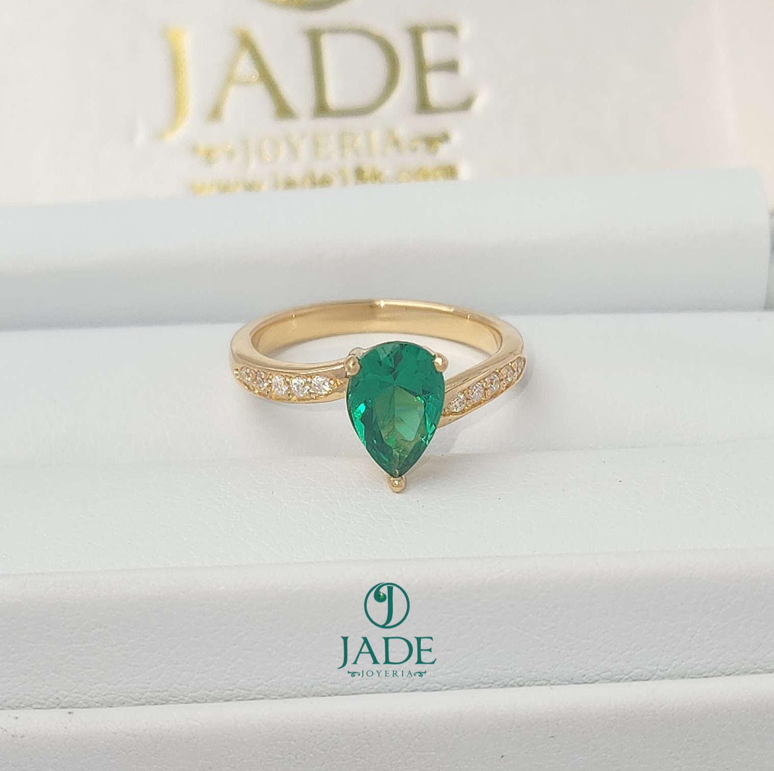 Anillo Circón Gota Verde "Cataline"