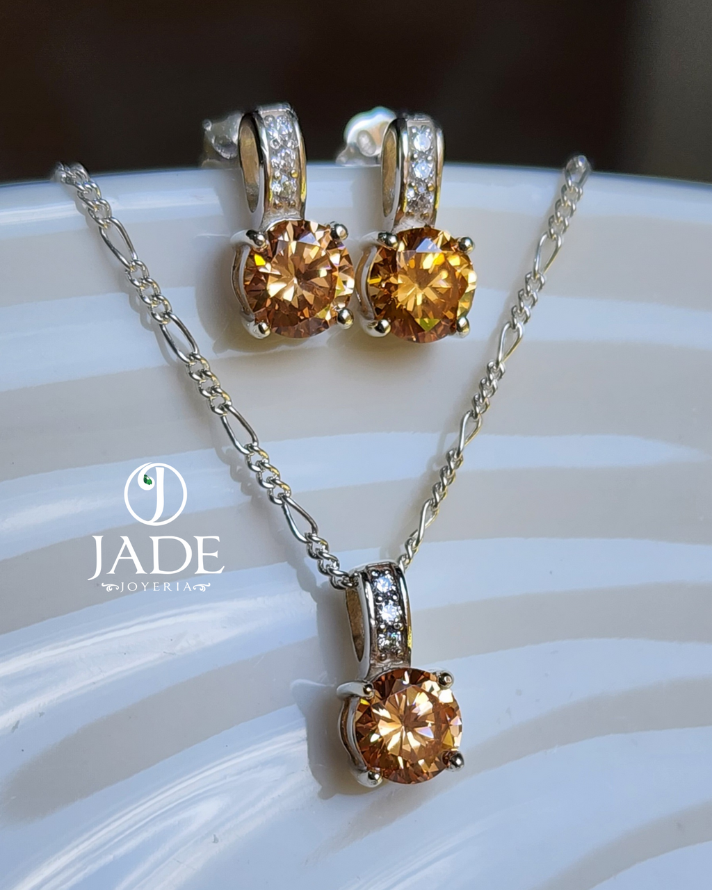 Juego de aretes y collar Mery en plata fina