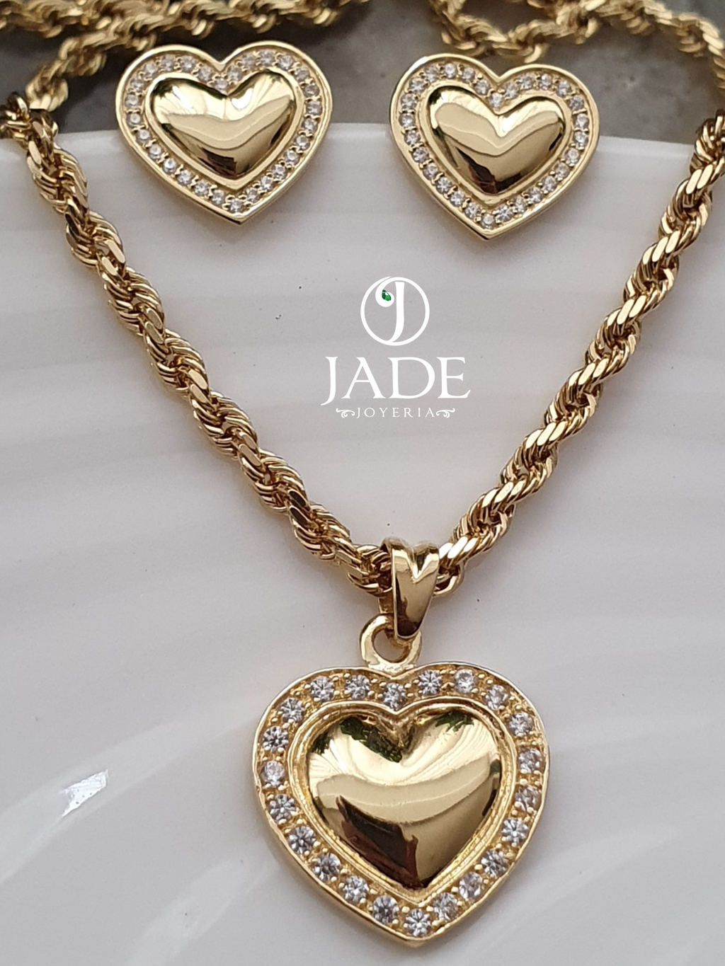 Juego de Aretes y collar corazón