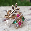 Anillo de hojas con piedras de colores