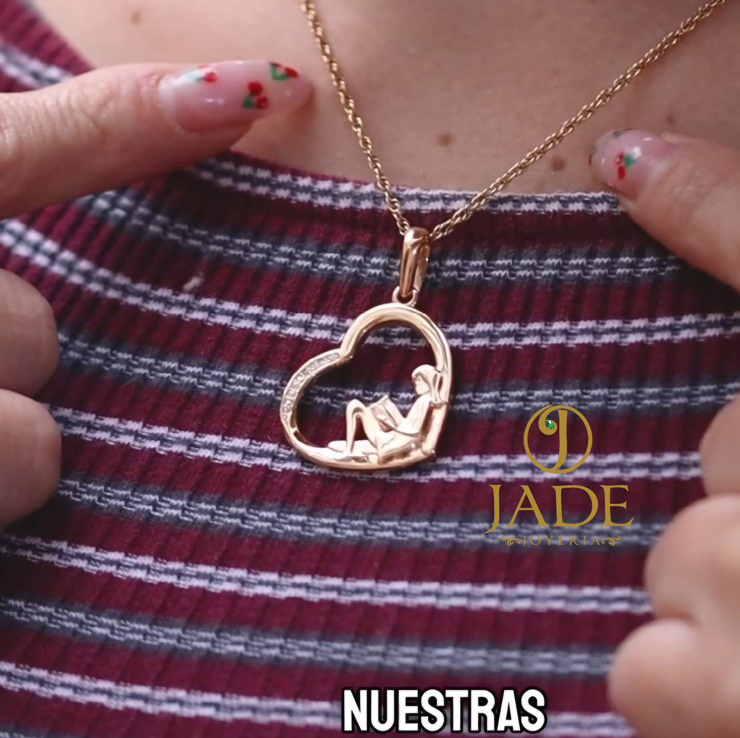 Dije mujer lectora en oro 18k