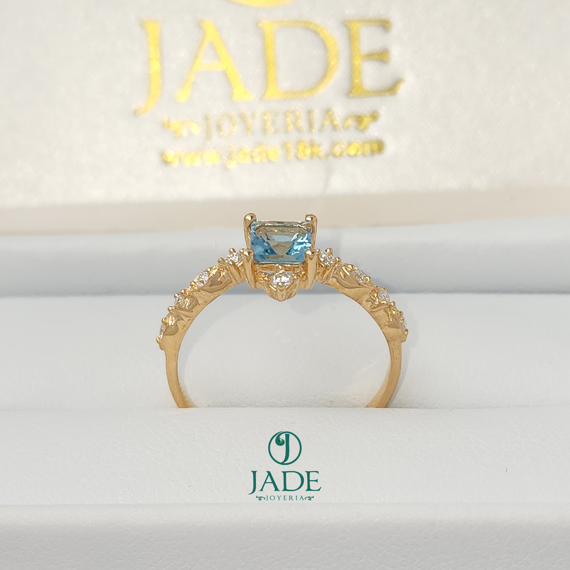 Anillo de Compromiso "Encantador"